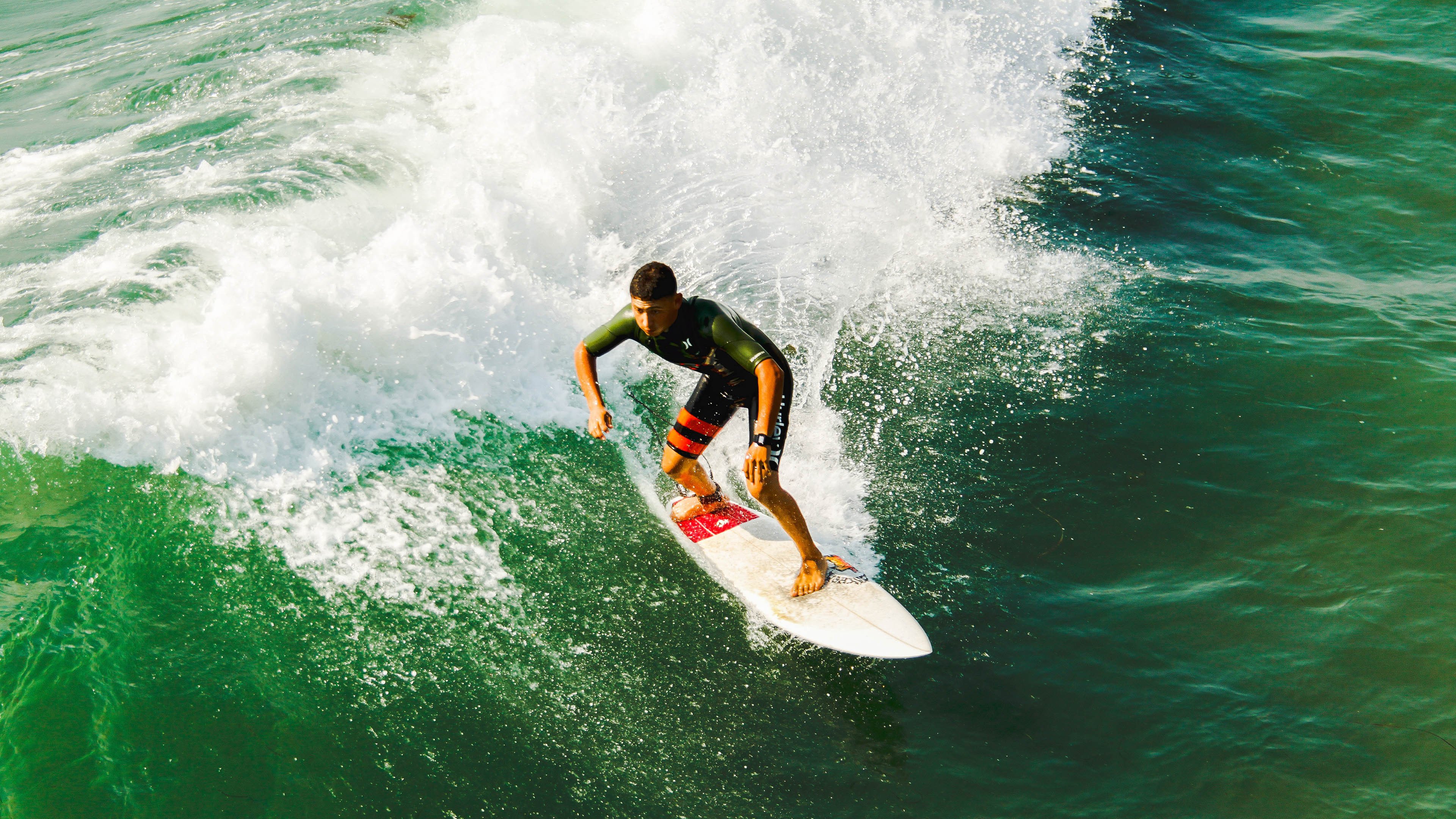 本地新秀在全国台球赛中崭露头角，中国台球新星